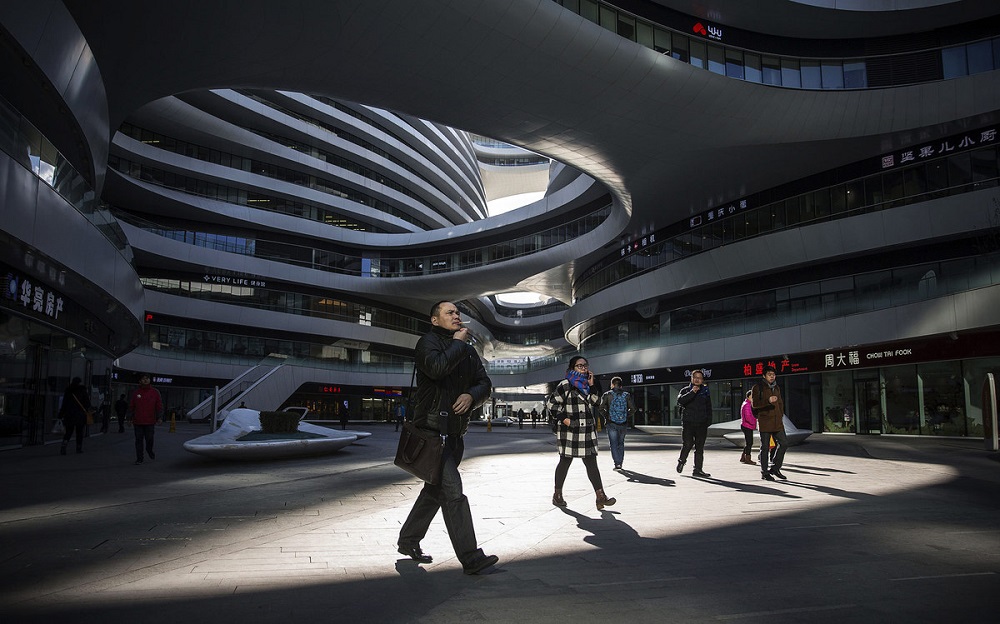 Trung tâm mua sắm Galaxy Soho ở Bắc Kinh - Ảnh: Bloomberg