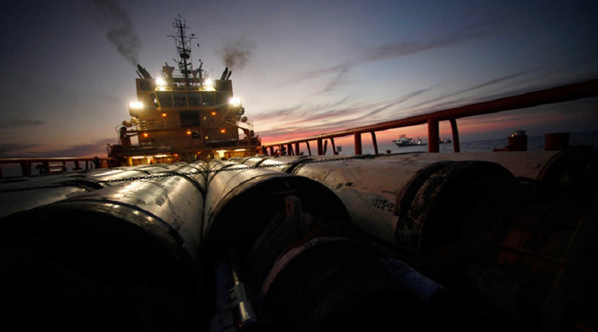 Giới chuyên gia cho hay giá cả dầu thô có thể sẽ không lao dốc nhiều như trong năm ngoái - Ảnh: Reuters