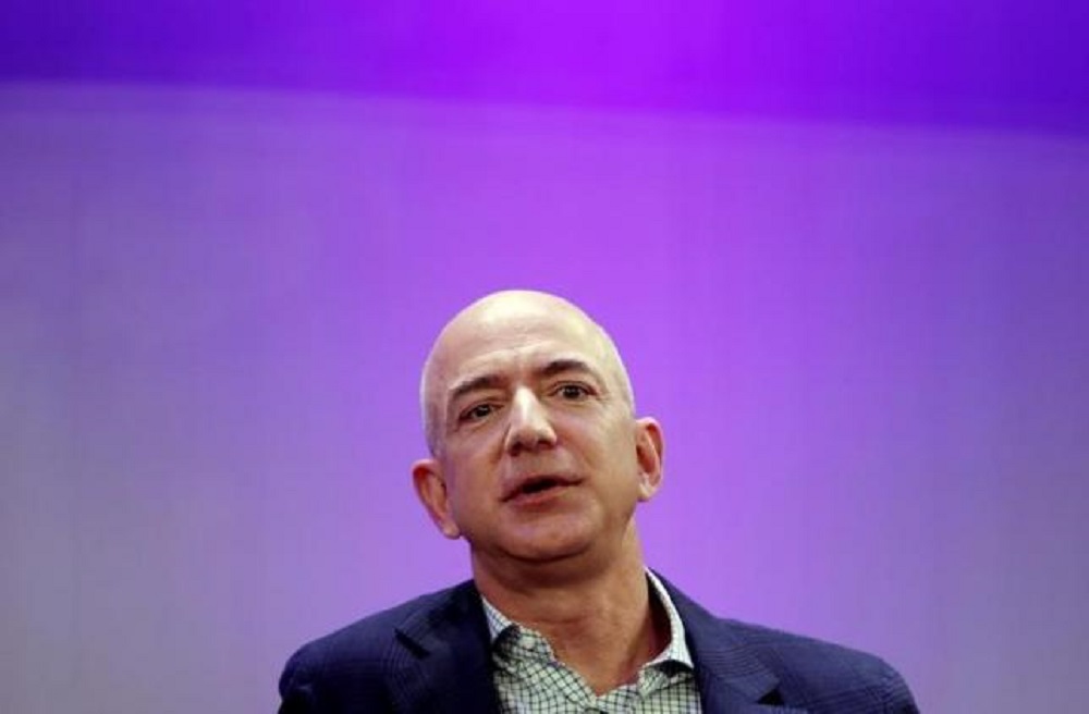 Ông chủ Amazon Jeff Bezos - Ảnh: Reuters