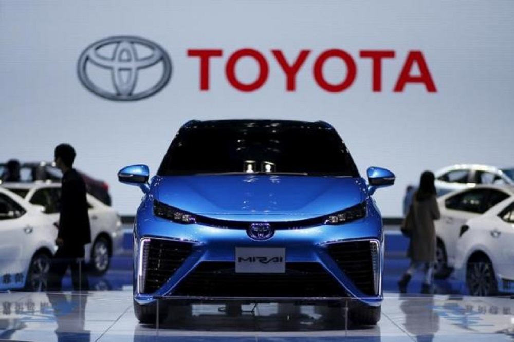 Vị trí dẫn đầu của Toyota có thể sẽ không bị thách thức trong những năm tới sau khi Volkswagen đã lùi lại - Ảnh: Reuters