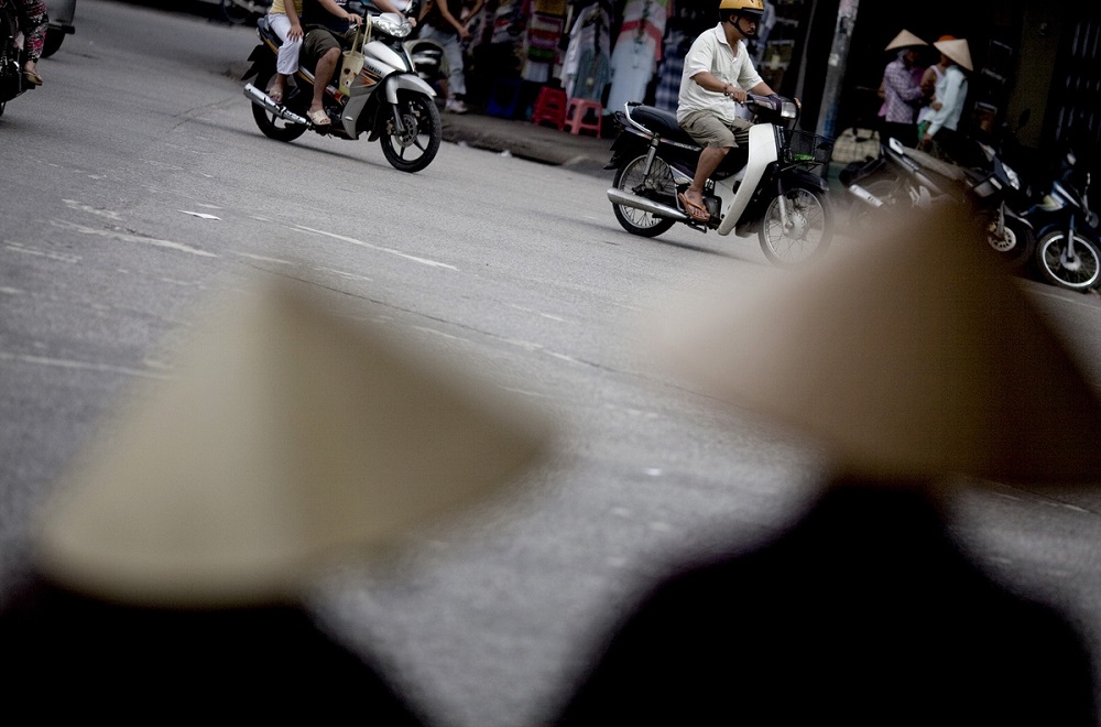Đường phố quận Hoàn Kiếm, thủ đô Hà Nội - Ảnh: Bloomberg