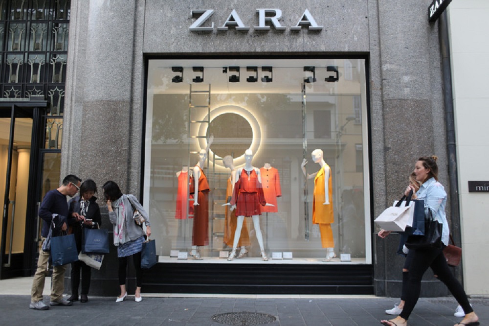 Cửa hiệu Zara ở thành phố Nice (Pháp) - Ảnh: Bloomberg