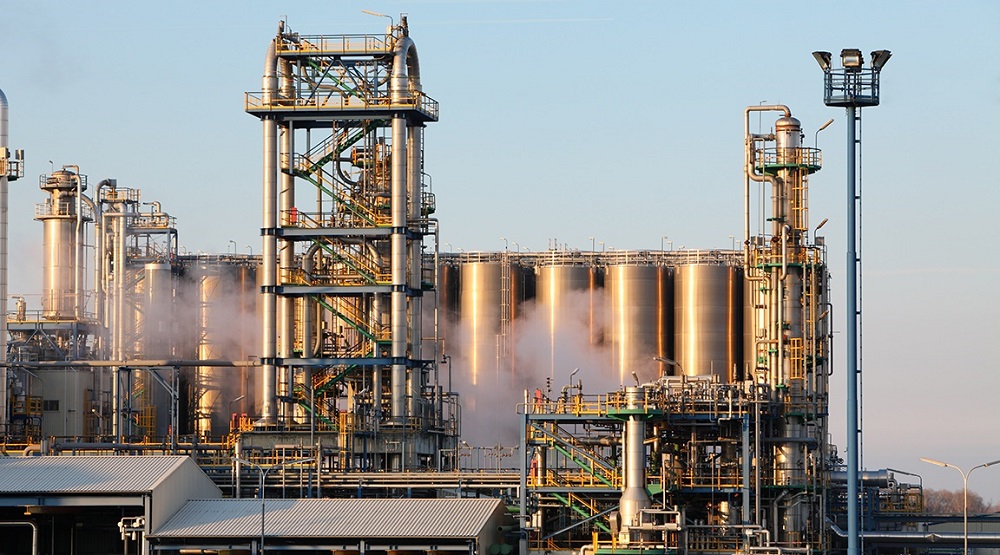 Một nhà máy lọc dầu - Ảnh: Shutterstock