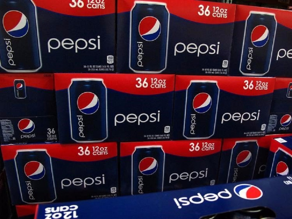 Thùng nước ngọt Pepsi - Ảnh: Reuters