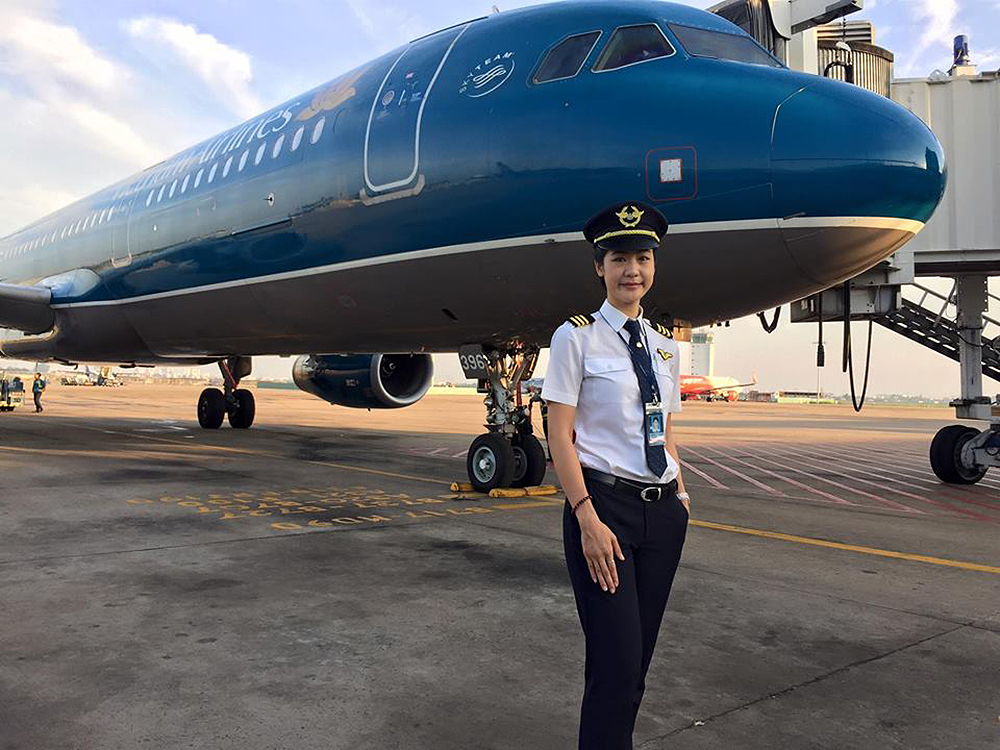 Nữ cơ trưởng Huỳnh Lý Đông Phương của Vietnam Airlines - Ảnh: Nguyen Thi Ngoc Bich