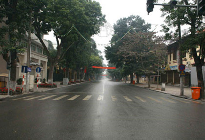 Đường phố Hà Nội vắng tanh trong ngày tết - Ảnh: Hà an
