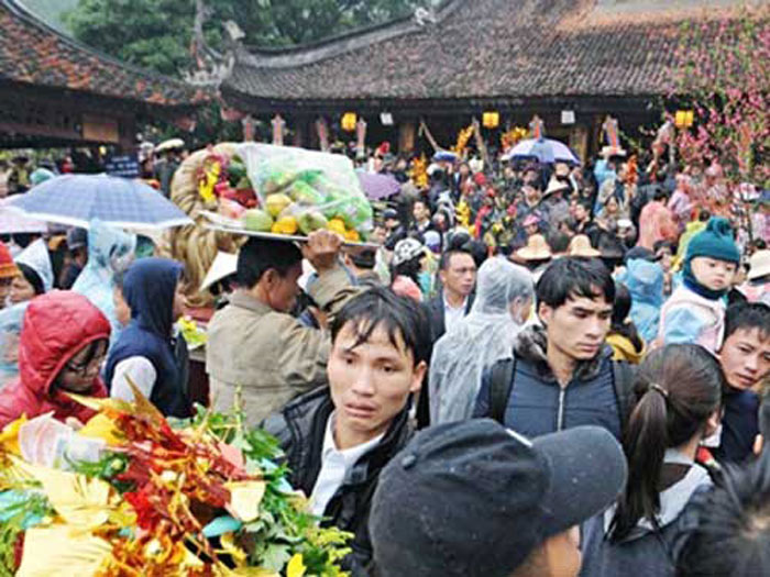 Cảnh chen lấn trong lễ hội Chùa Hương hàng năm luôn là cơ hội để đạo trích ra tay - Ảnh: Tuấn Nguyễn