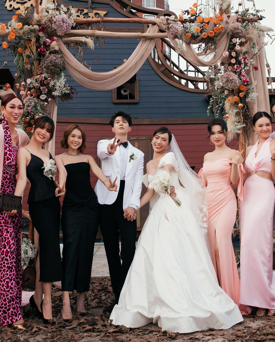 Loạt váy áo dự đám cưới từ local brand của sao Việt