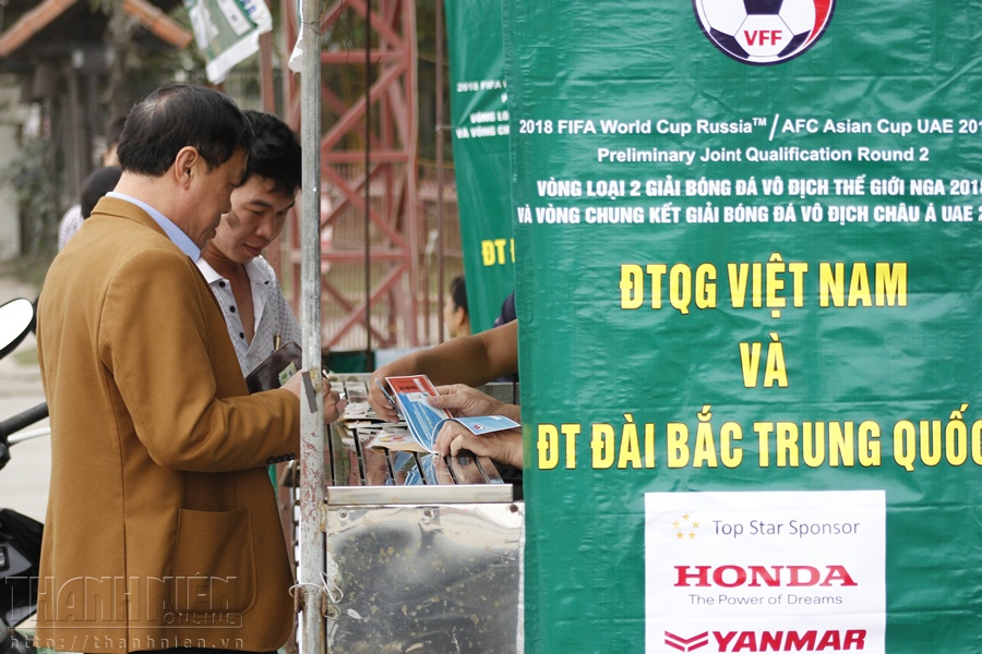 ve-xem-tran-Viet-Nam-Dai-Loan-re-nguoi-dan-hao-hung