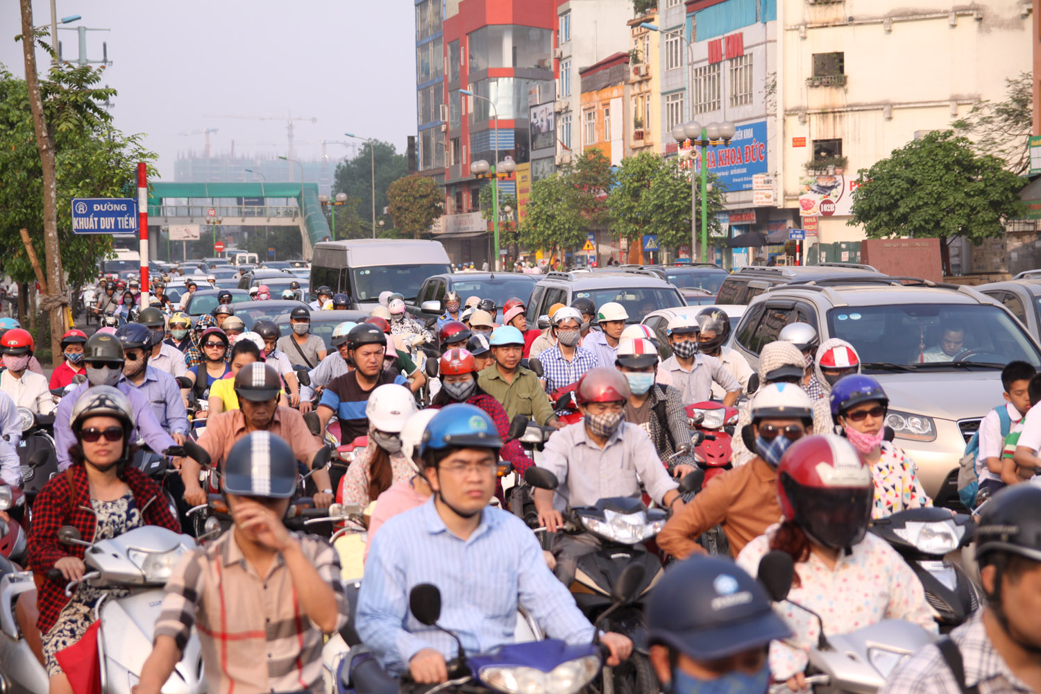 bien-nguoi-do-ra-duong-sau-ky-nghi-30.4-giao-thong-Ha-Noi-tac-duong-nghiem-trong