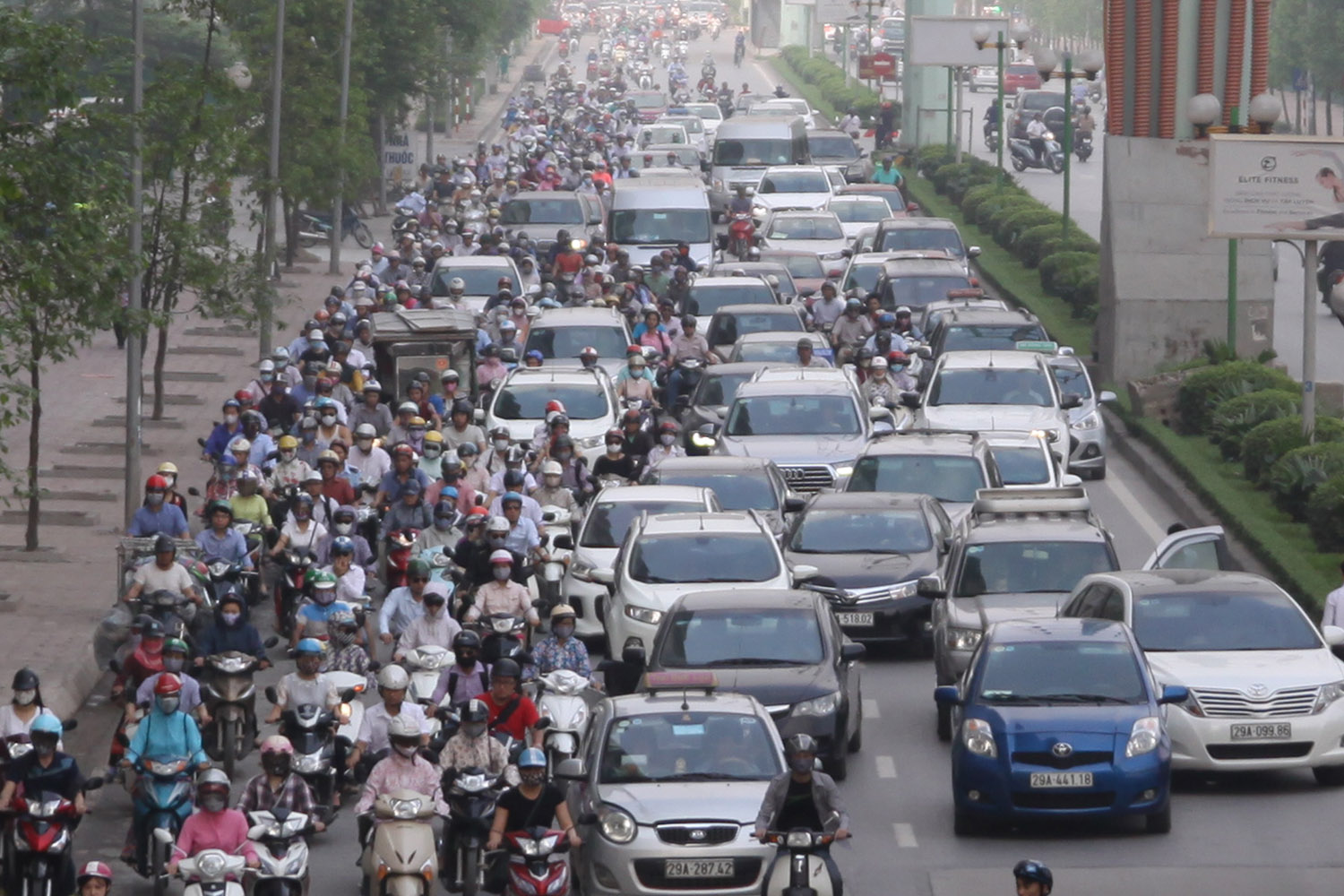 bien-nguoi-do-ra-duong-sau-ky-nghi-30.4-giao-thong-Ha-Noi-tac-duong-nghiem-trong