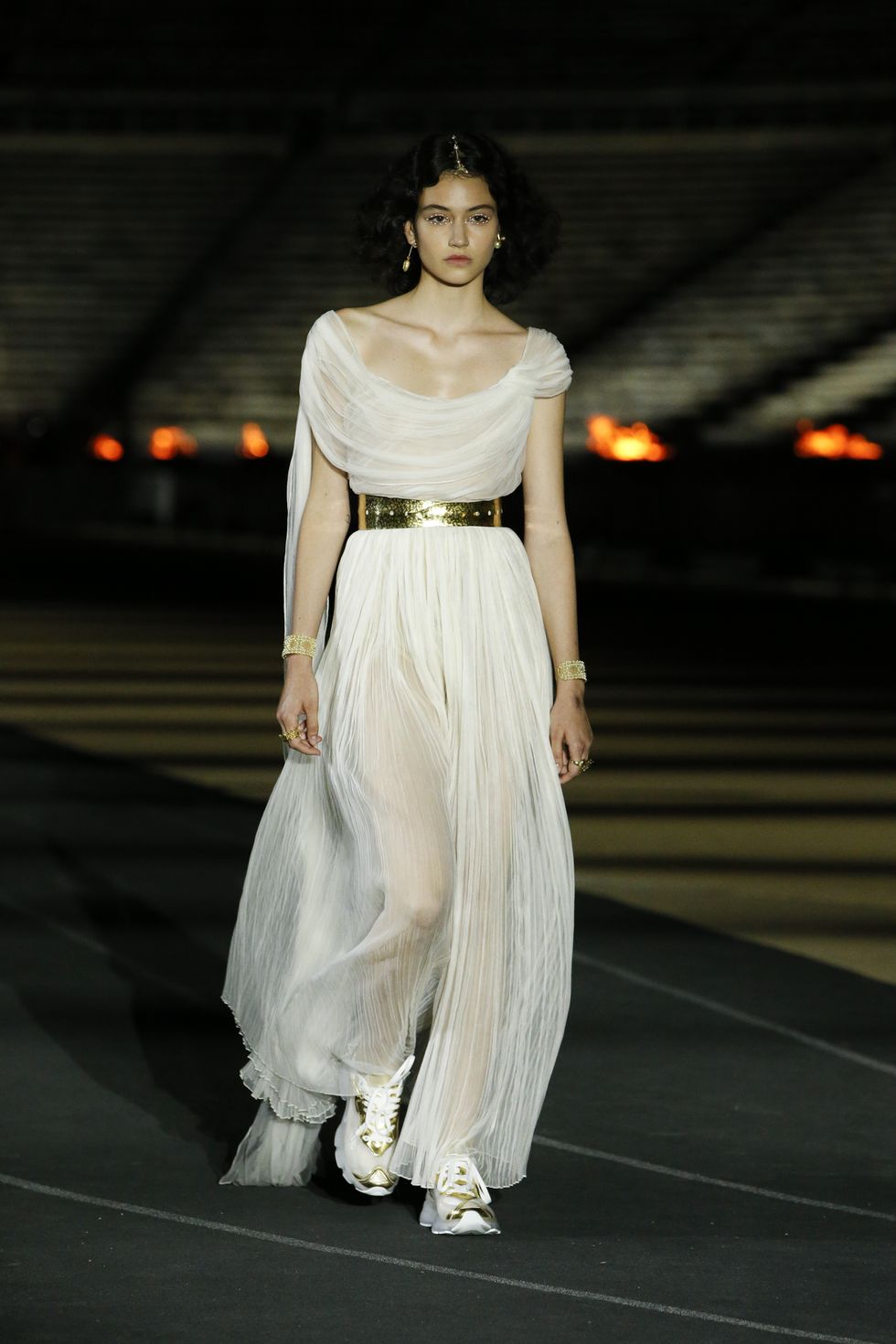 H'Hen Niê hoá “Nữ thần Hy Lạp” trong trang phục của NTK Linh San - Tạp chí  Đẹp | Phong cách thời trang, Trang phục nữ thần hy lạp, Nữ thần