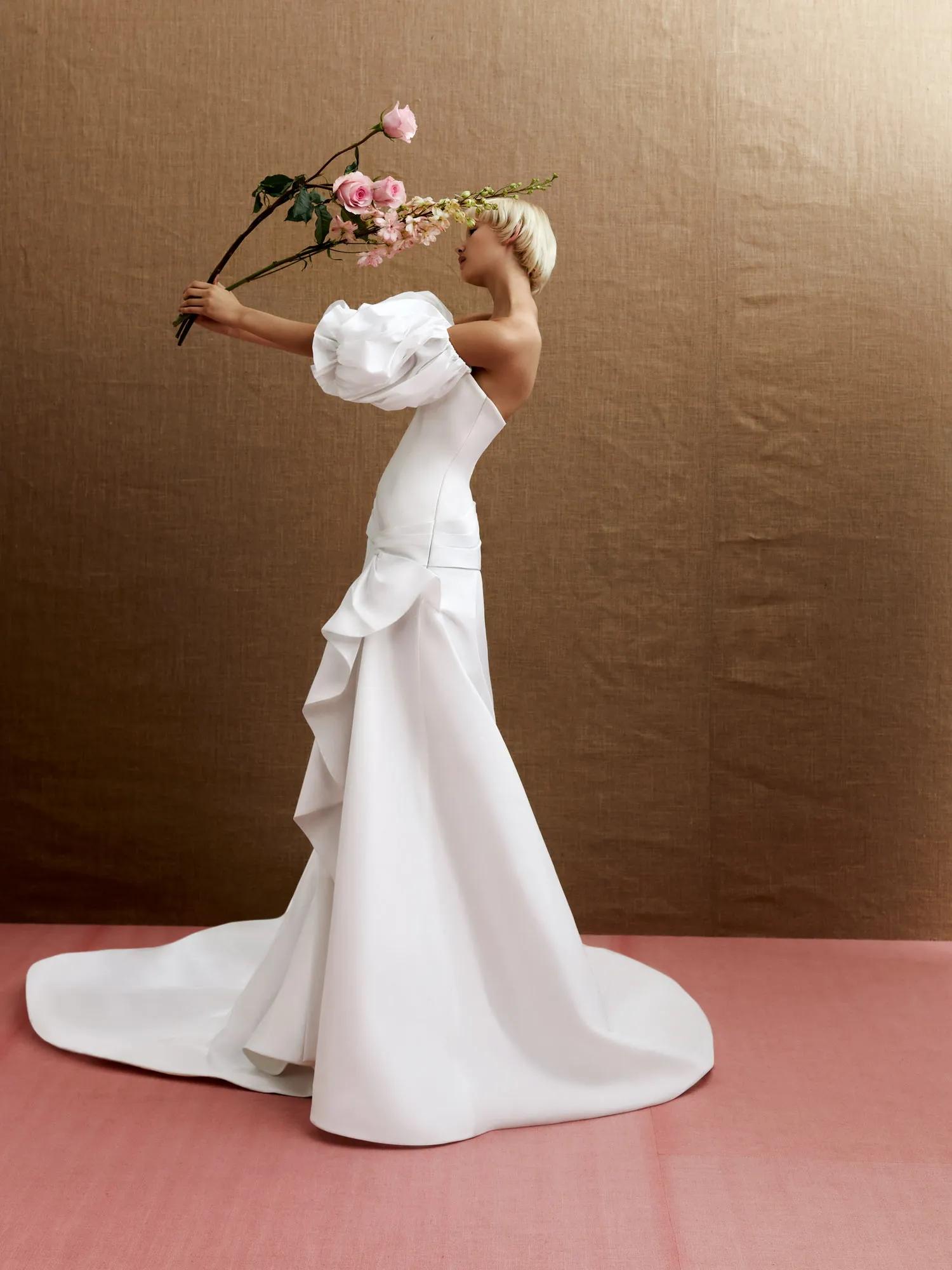 Trang phục cưới có đường viền cổ vuông và dây đeo rộng 23012 với 3D Bông  hoa và váy đầm của áo kiểu Bridal STRETCH Fabric DÒNG A-Line Trang phục cưới  đi