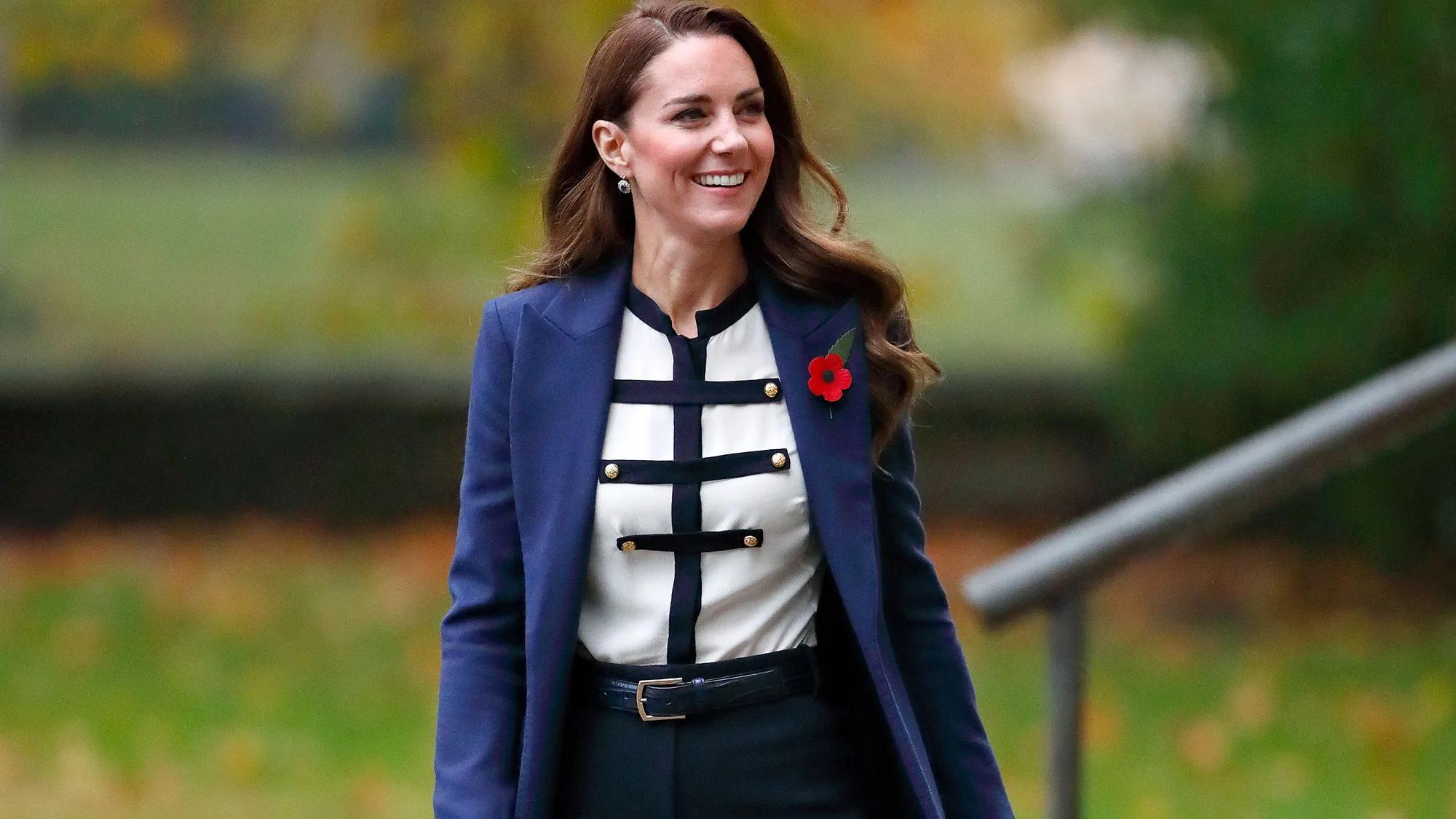 Tín đồ thời trang dậy sóng với áo khoác quân đội sau khi Kate mặc item này