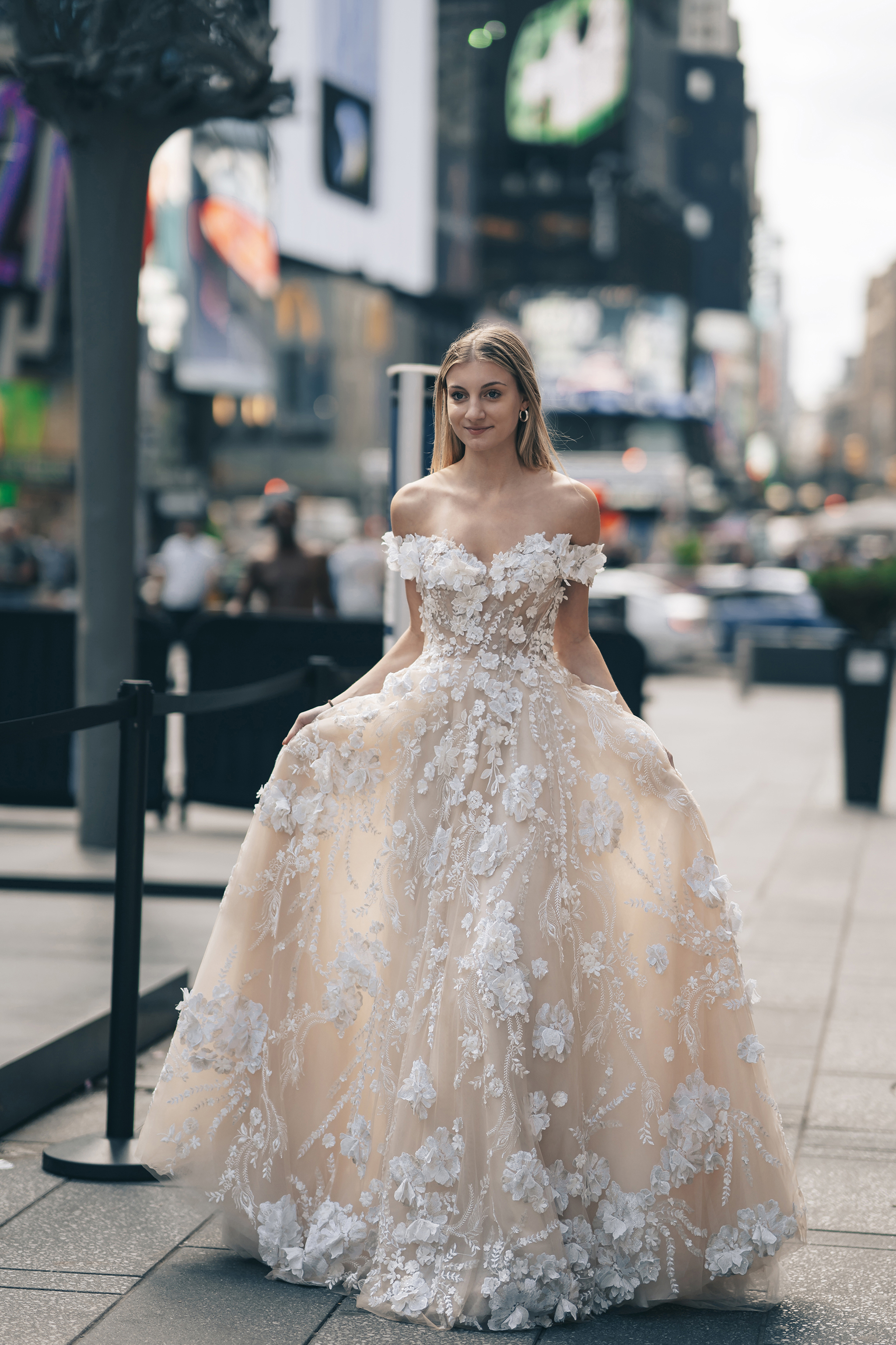 Từ chuyện Tóc Tiên gửi váy cưới sang Mỹ để giặt: Hóa ra có dịch vụ