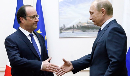 Ông Hollande (trái) gặp gỡ ông Putin