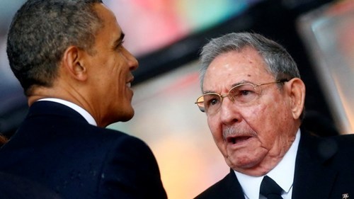 Tổng thống Mỹ Barack Obama và Chủ tịch Cuba Raul Castro cùng tuyên bố bình thường hóa quan hệ ngoại giao - Ảnh: Reuters
