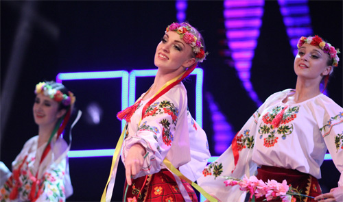 Các vũ công Ukraine biểu diễn trong chương trình - Ảnh: Lê Nam