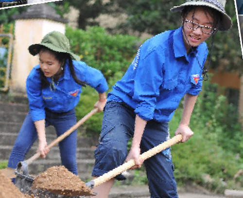 Sinh viên ĐH Quốc gia Hà Nội hoạt động tình nguyện tại Chiêm Hóa (Tuyên Quang) - Ảnh: Triều Dương