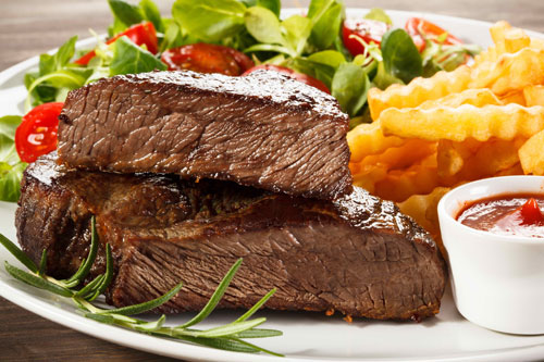 Ăn nhiều thịt đỏ không có lợi cho người suy thận - Ảnh: Shutterstock