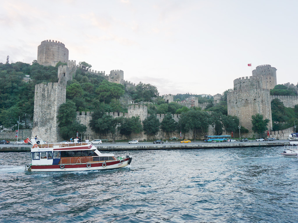 Pháo đài bên bờ eo biển Bosphorus