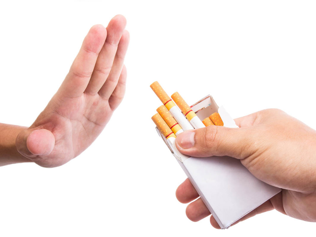 Hãy bỏ thuốc lá để bảo vệ sức khỏe cho bản thân, gia đình và cộng đồng - Ảnh: Shutterstock