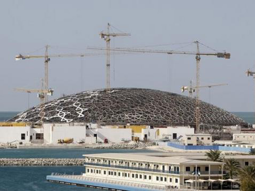 Bảo tàng Louvre Abu Dhabi đang trong quá trình hoàn thiện - Ảnh: Reuters
