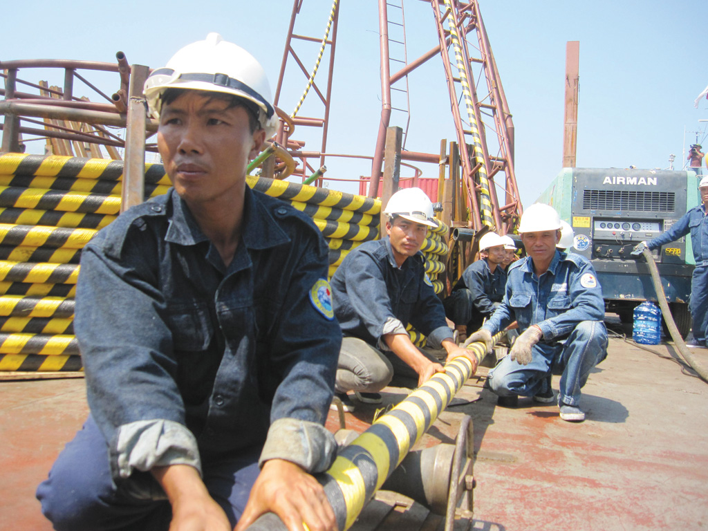 Một dấu ấn trong nhiệm kỳ qua của Quảng Ninh là đưa điện lưới ra đảo Cô Tô