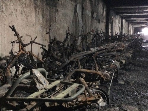 Hàng trăm xe máy bị cháy trơ khung trong hầm CT4A - Ảnh: Anh Đan