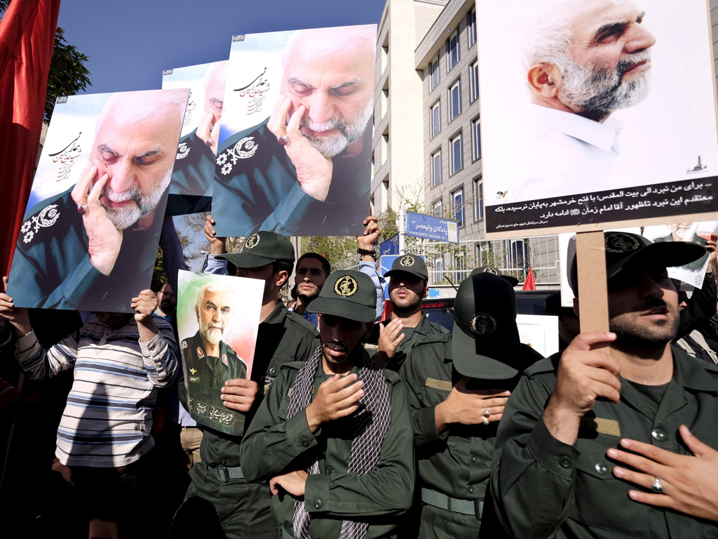 Tang lễ tướng Hossein Hamedani, người tử trận tại Syria, được tổ chức trọng thể tại Tehran ngày 11.10 - Ảnh: Reuters