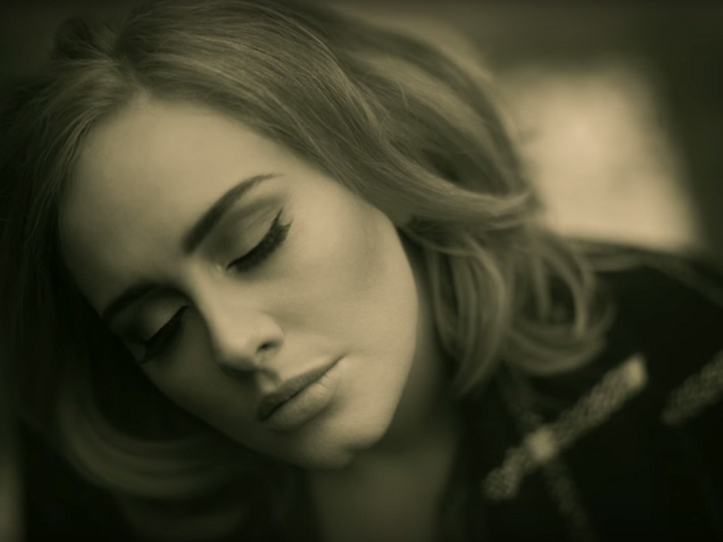 Adele sâu lắng trong MV Hello - Ảnh chụp màn hình YouTube