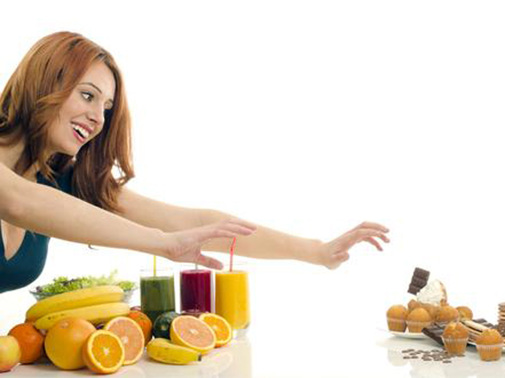 Hãy từ bỏ thói quen ăn uống vô độ để tinh thần và thể chất đều khỏe - Ảnh: Shutterstock