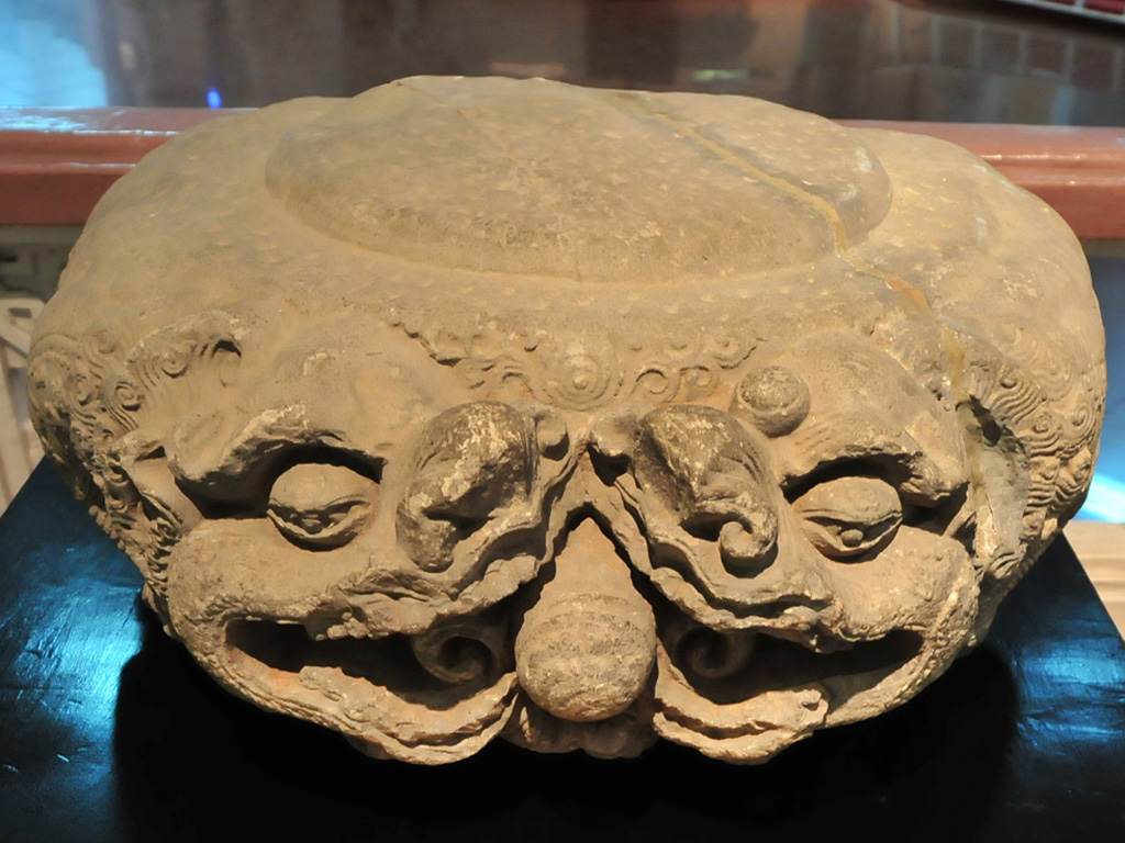 Bệ tượng rồng đá thời Lý - Ảnh: Dũng Minh