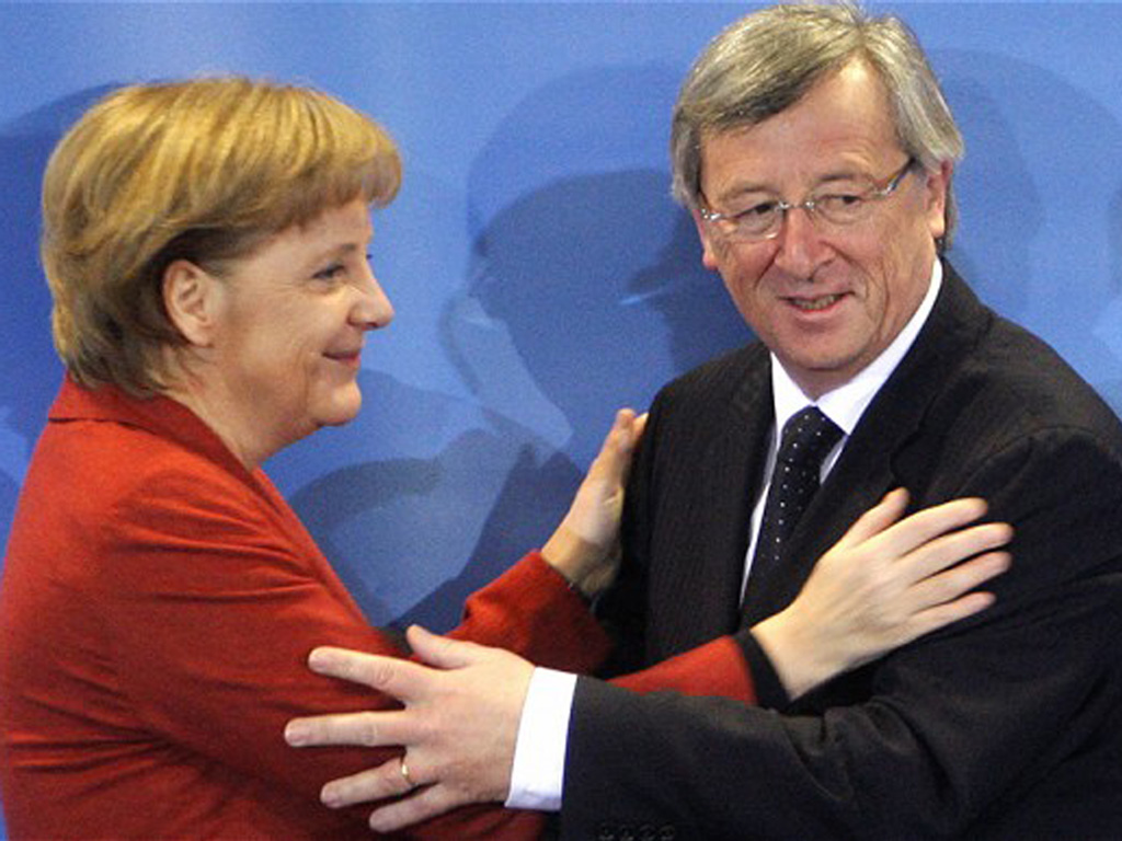 Cặp đôi quyền lực mới trong EU: Bà Merkel và ông Juncker - Ảnh: AFP