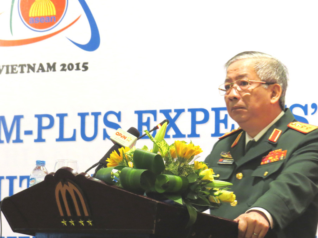 Thượng tướng Nguyễn Chí Vịnh, Thứ trưởng Bộ Quốc phòng phát biểu khai mạc hội nghị - Ảnh: Bùi Ngọc Long
