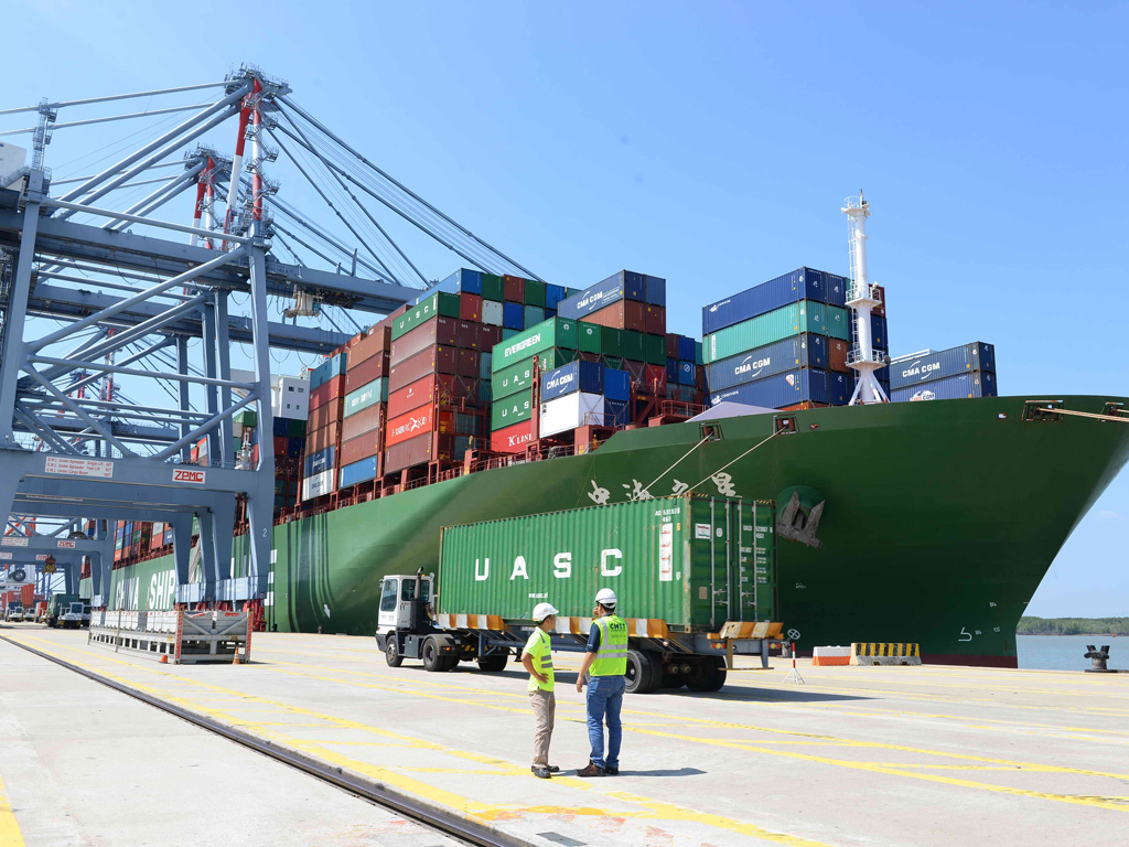 Tàu container CSCL Star có trọng tải khoảng 160.000 tấn - Ảnh: Diệp Đức Minh