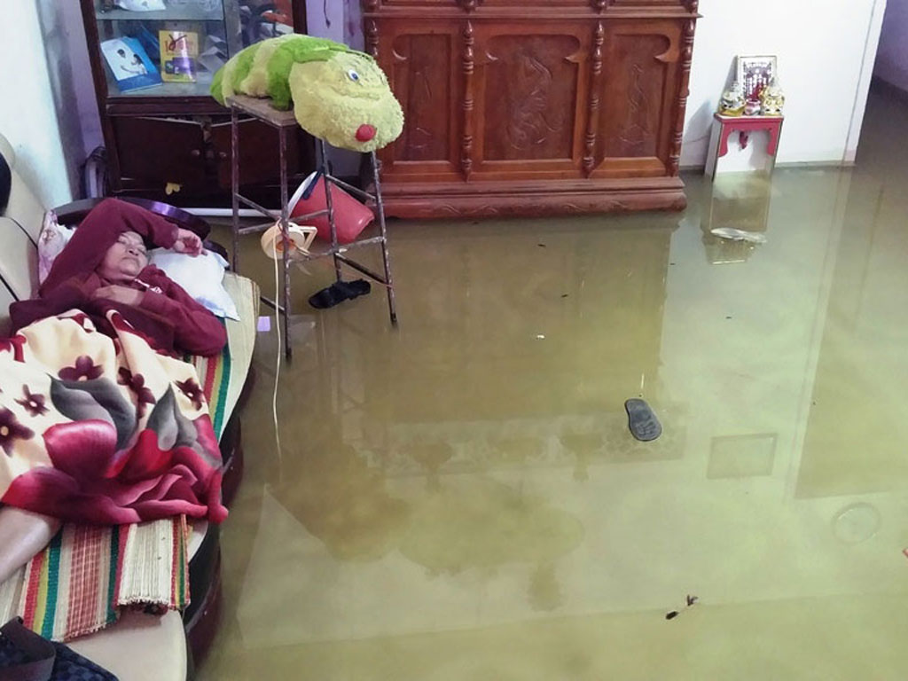 Nước ngập tại nhiều nhà dân mỗi khi có mưa - Ảnh: Nguyễn Chung