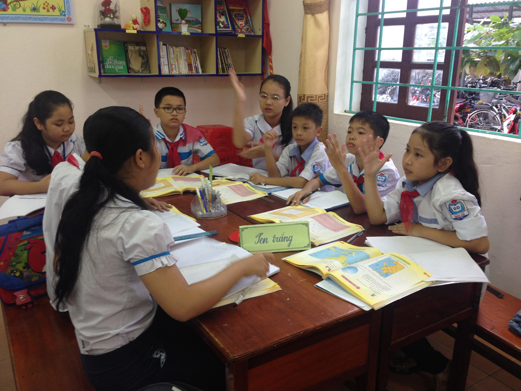 Học sinh lớp 6 Trường THCS Nam Hà, TP.Hà Tĩnh trong giờ học theo mô hình mới - Ảnh: Tuệ Nguyễn