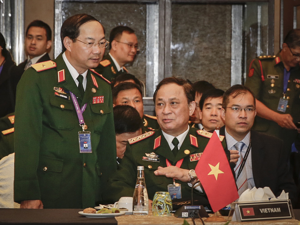 Phái đoàn cấp cao Bộ Quốc phòng VN do Thứ trưởng Quốc phòng Nguyễn Văn Hiến dẫn đầu tham dự hội nghị ADMM+ ngày 4.11 - Ảnh: Lam Yên