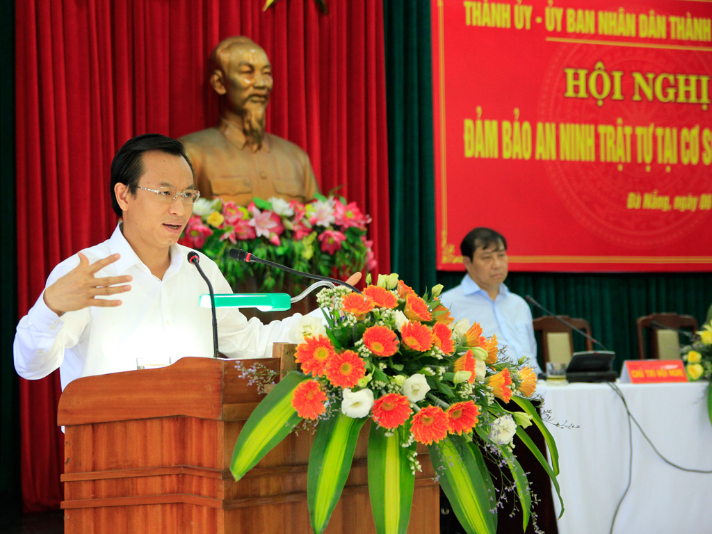 Bí thư Thành ủy Đà Nẵng Nguyễn Xuân Anh phát biểu tại hội nghị - Ảnh: Hoàng Sơn