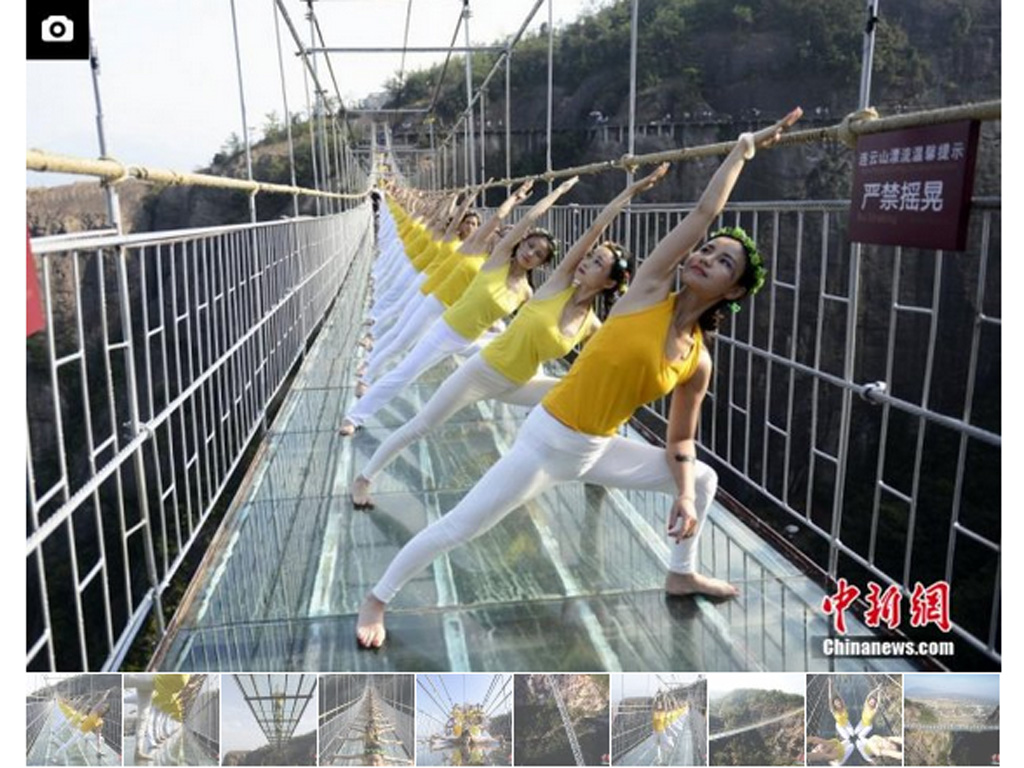 Buổi tập yoga “trên không” của những người đẹp - Ảnh chụp màn hình tờ Global Times