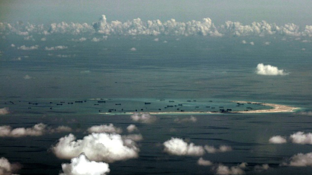 Trung Quốc đang bồi đắp phi pháp ở Đá Vành Khăn thuộc quần đảo Trường Sa của Việt Nam - Ảnh: AFP