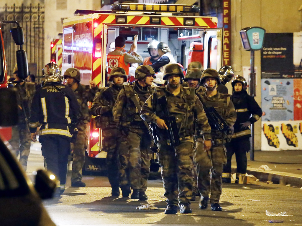 Ít nhất 1.500 binh sĩ Pháp được triển khai ở Paris - Ảnh: Reuters