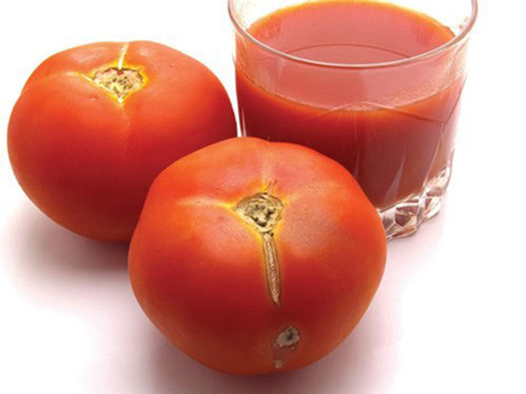 Bổ sung cà chua vào chế độ ăn uống mỗi ngày giúp kháng viêm ở da - Ảnh: Shutterstock