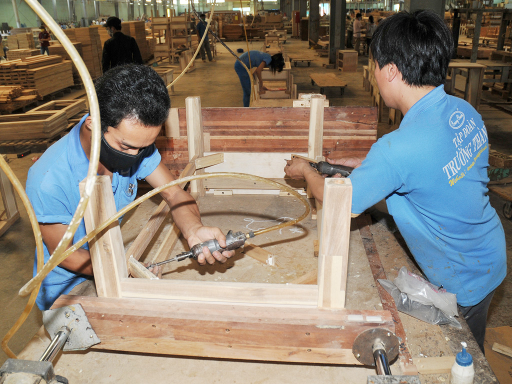 Sản xuất đồ gỗ xuất khẩu - Ảnh: Diệp Đức Minh
