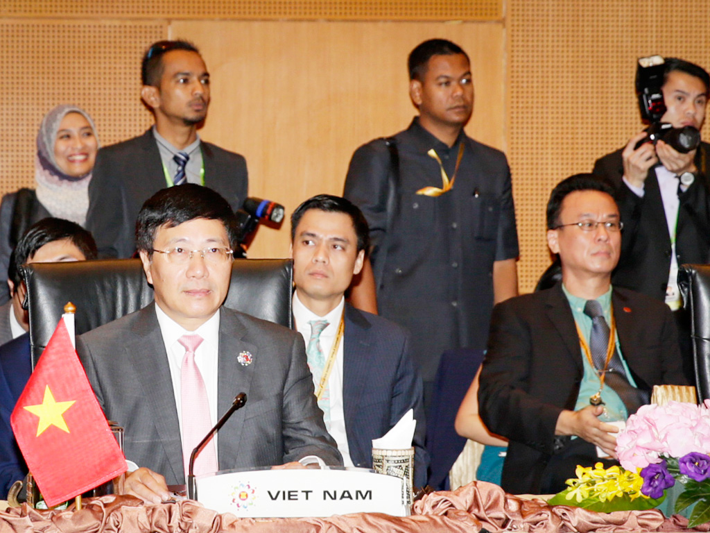 Phó thủ tướng, Bộ trưởng Ngoại giao Phạm Bình Minh dự hội nghị ngày 20.11 - Ảnh: Lam Yên