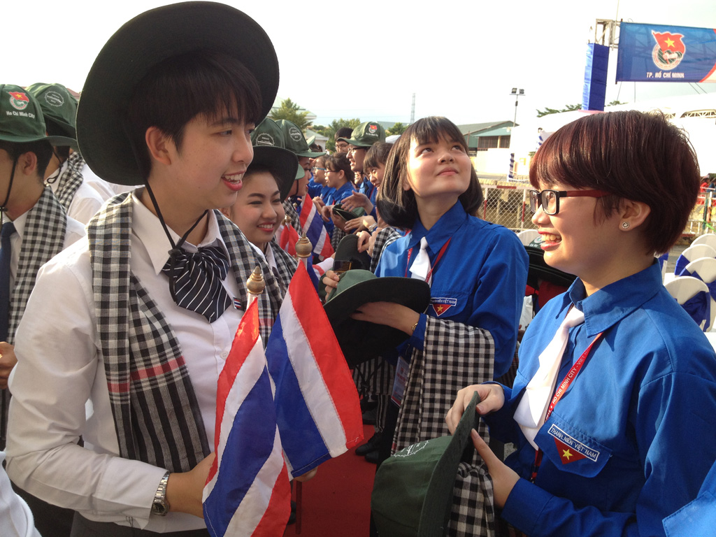 Thanh niên Thái Lan và thanh niên Việt Nam tại một chương trình giao lưu văn hóa tổ chức tại TP.HCM từ ngày 17-21.11.2015 - Ảnh: Lê Thanh