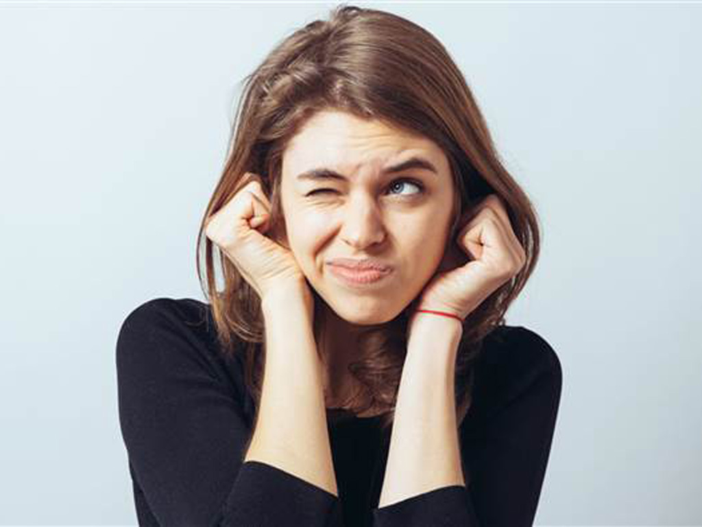 Bị ù tai thường xuyên có thể bạn đang bị nhiễm trùng tai - Ảnh: Shutterstock