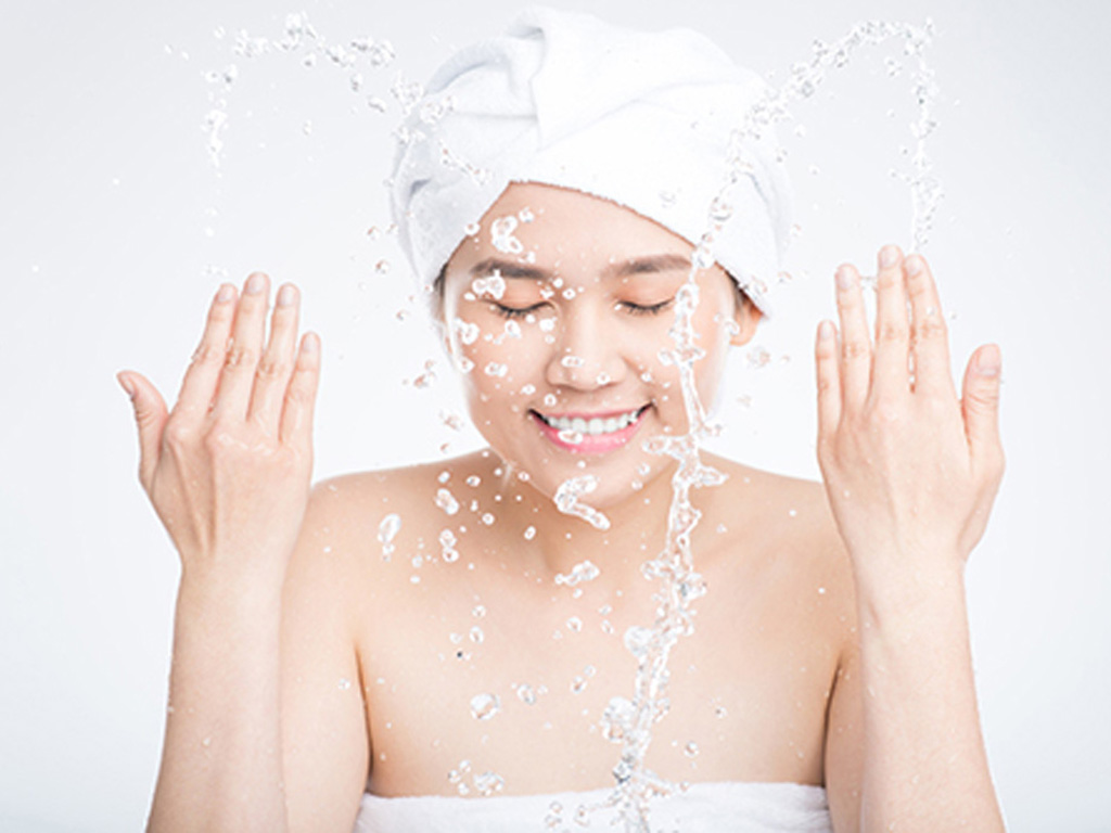Rửa mặt sạch giúp da luôn sáng mịn, ngừa mụn và các bệnh viêm da
