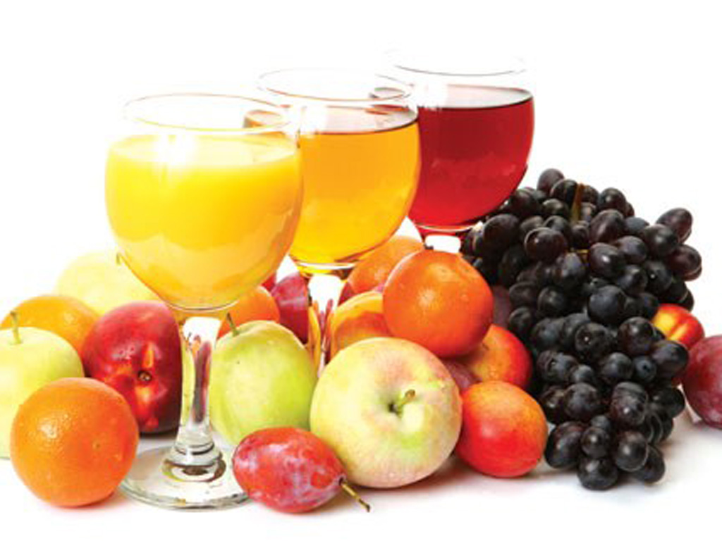 Tăng cường uống nước ép trái cây để bổ sung lượng đường tự nhiên cho cơ thể - Ảnh: Shutterstock